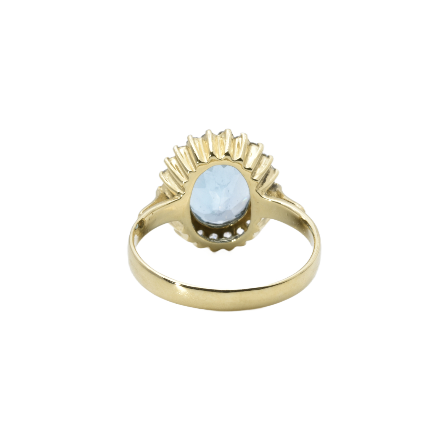 Ring mit Aquamarin und Brillanten