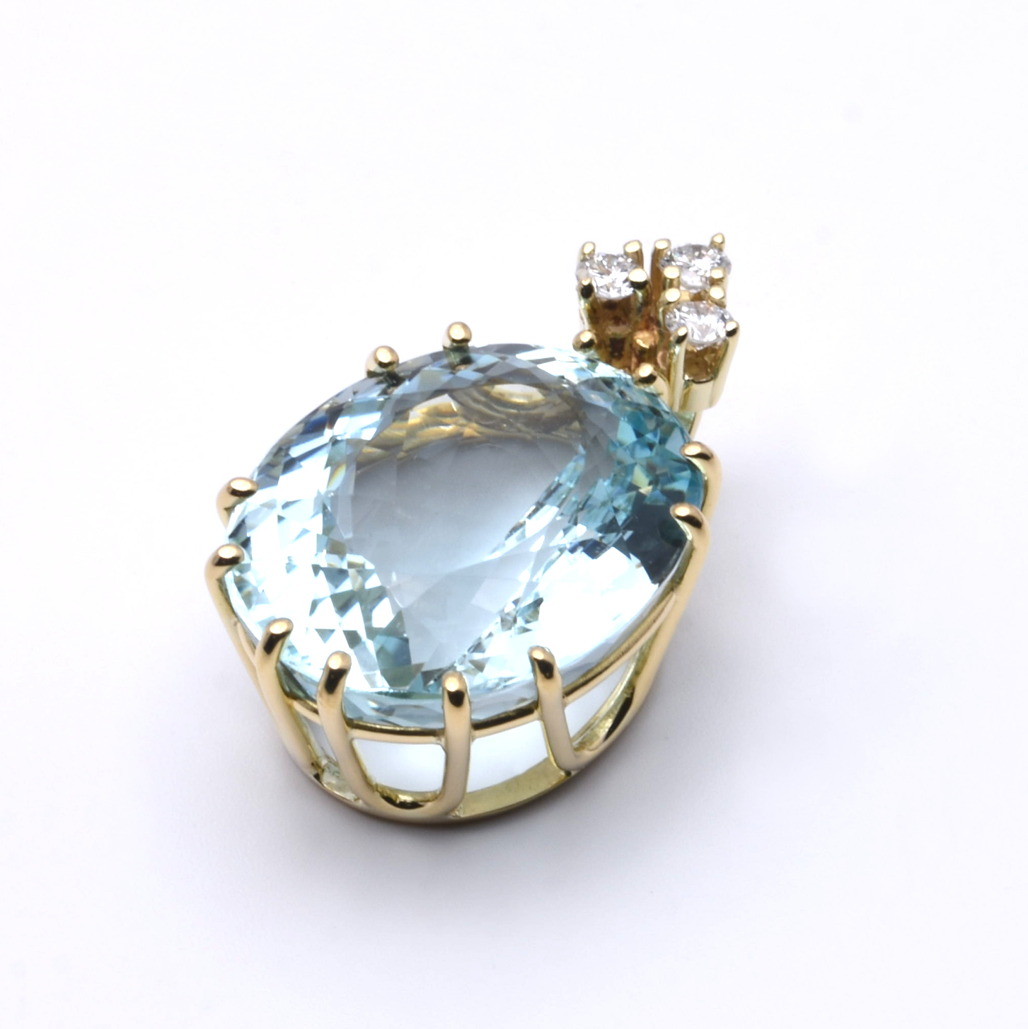 Anhänger mit Topas und 3 Brillanten