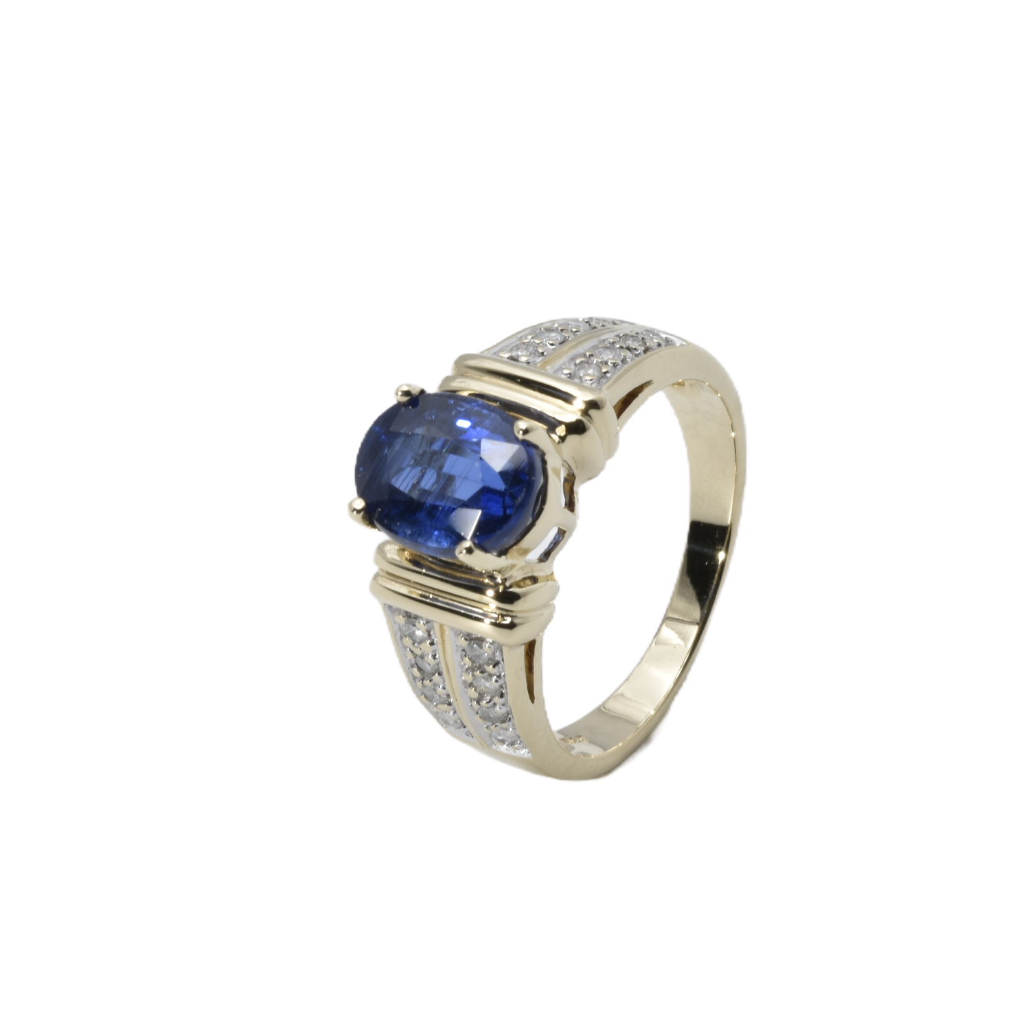 Ring mit Brillanten und Spinell