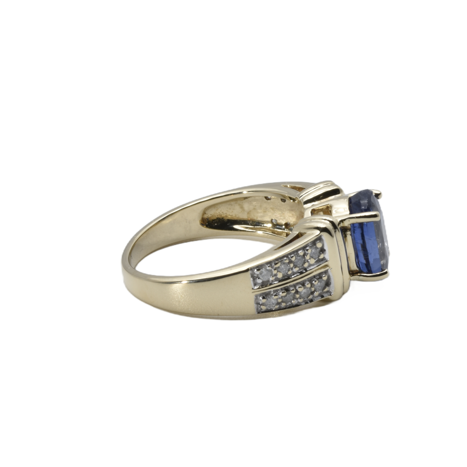 Ring mit Brillanten und Spinell