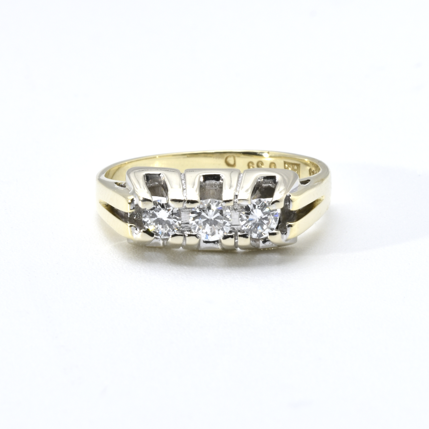 Ring mit Brillanten