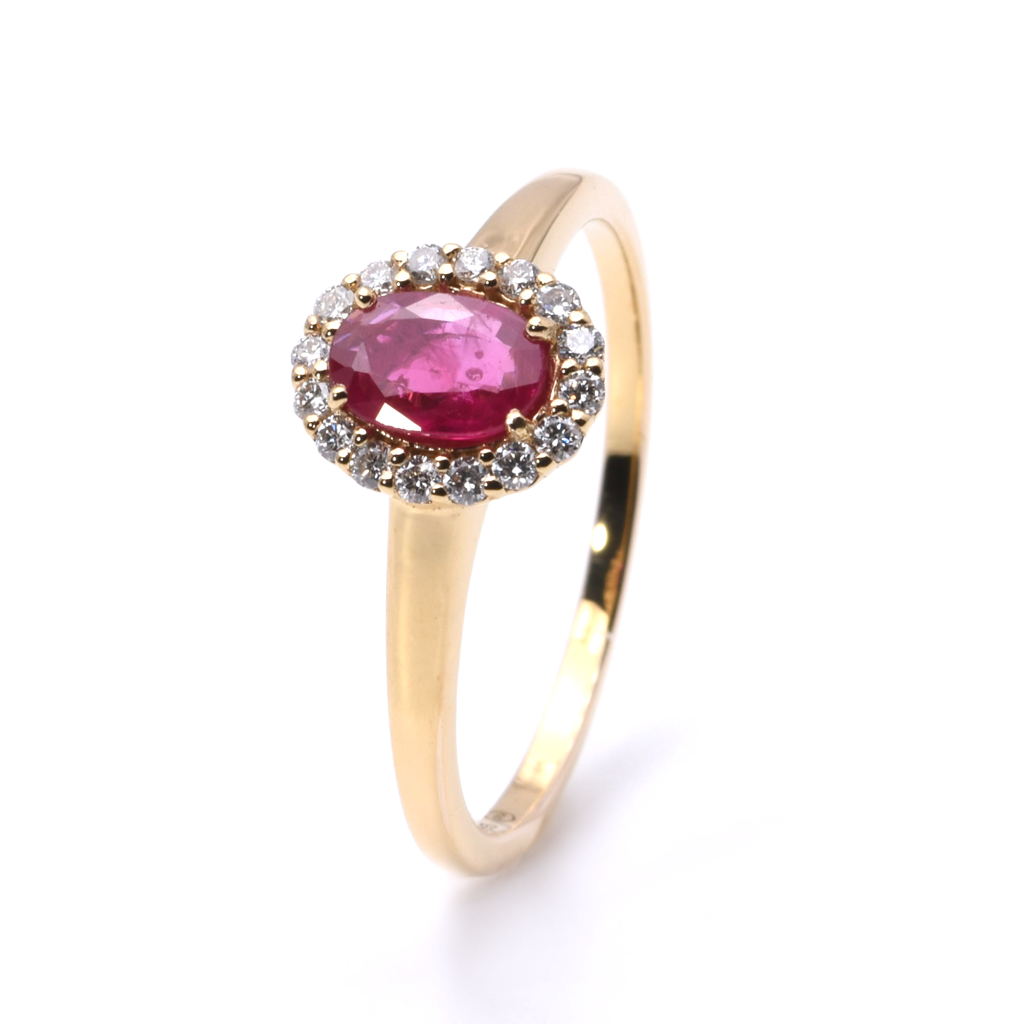 Ring mit Spinell und Brillanten