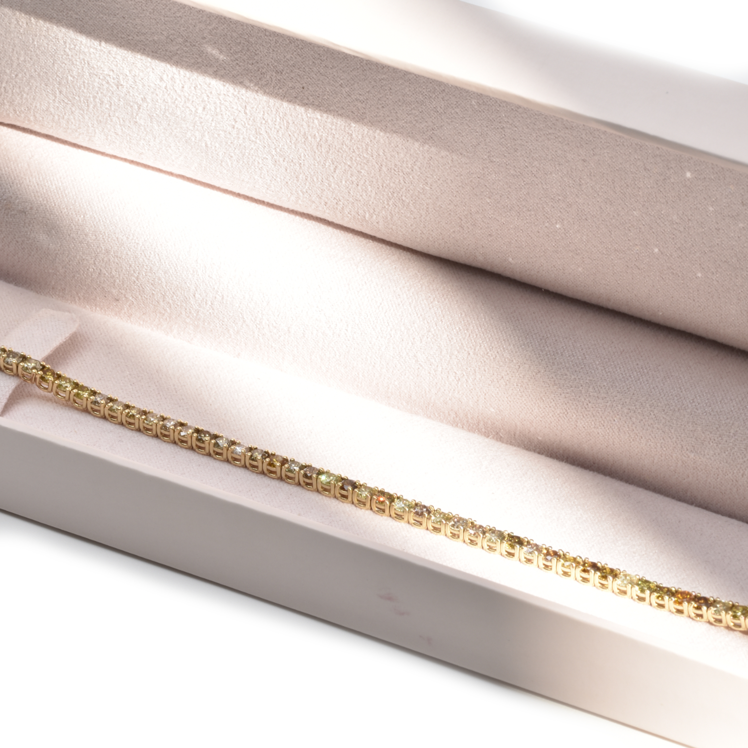 Tennisarmband mit farbigen Brillanten