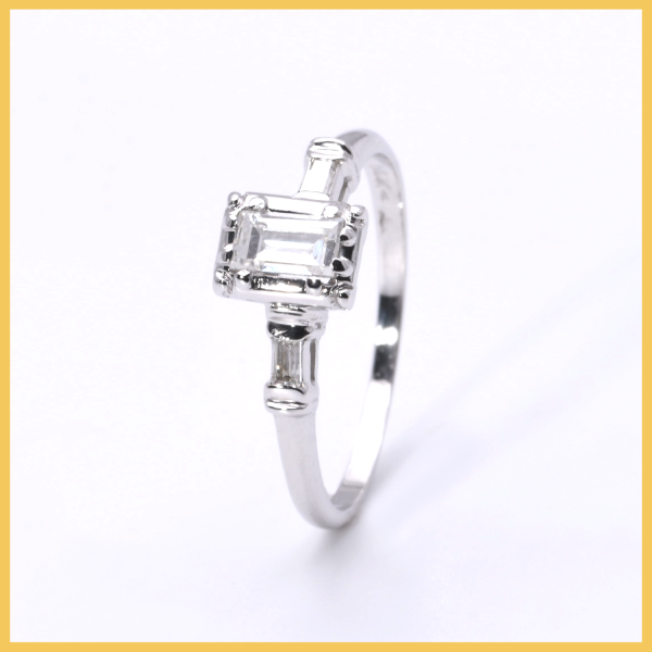 Ring mit Baguette Diamanten