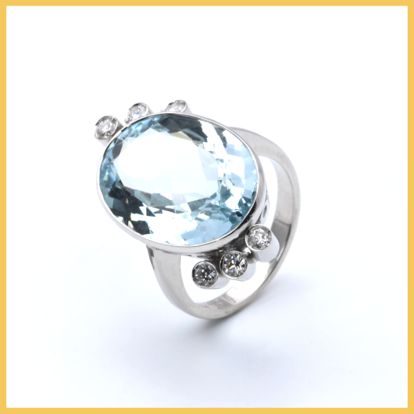 Ring mit Aquamarin und Diamanten