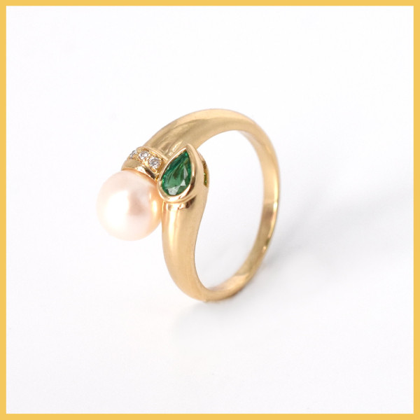 Ring | 750/000 Gelbgold | Perle | Smaragd | Brillanten