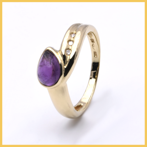 Ring m. lila Stein und Brillanten