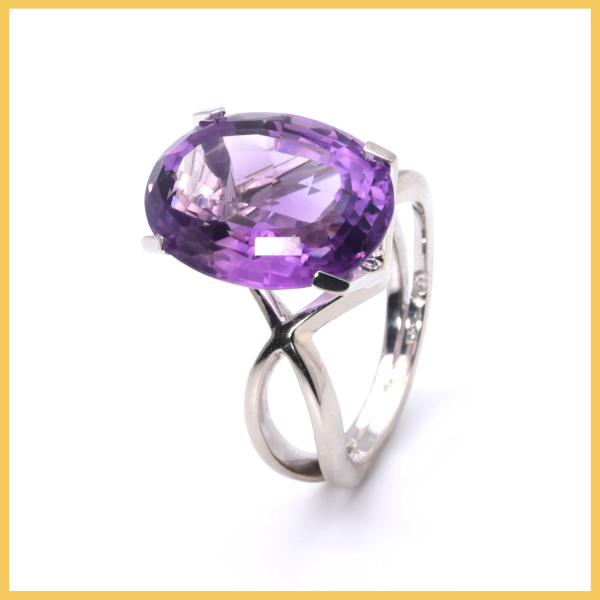 Ring mit Amethyst