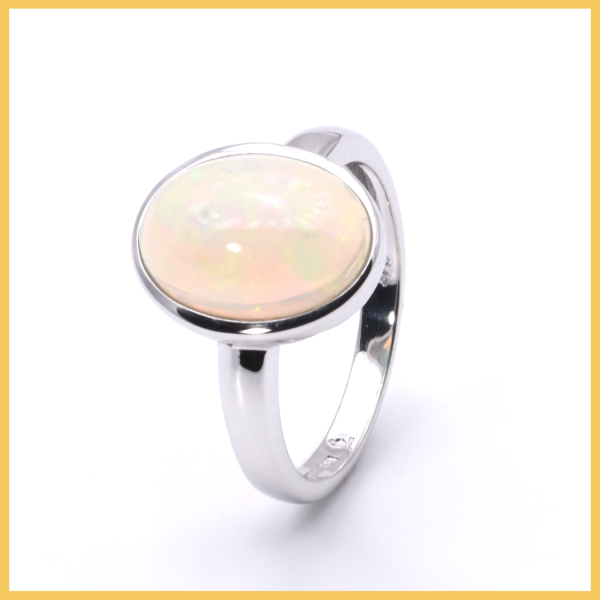 Ring mit bunten Stein