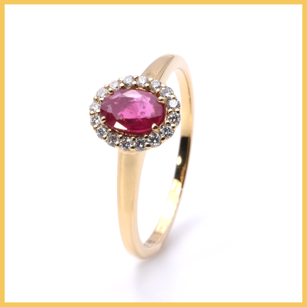 Ring mit roten Stein und Brillanten
