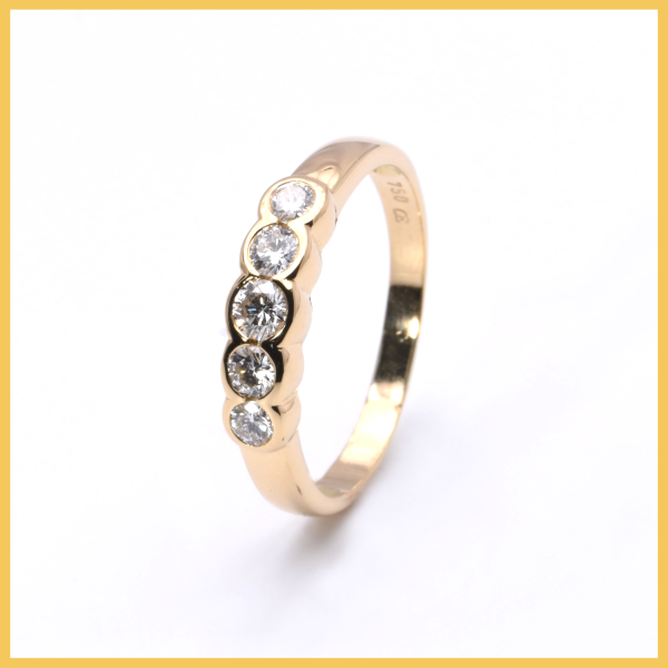 Ring mit 5 Brillanten
